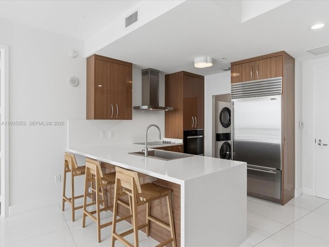 Building Photo - 18201 Collins Ave