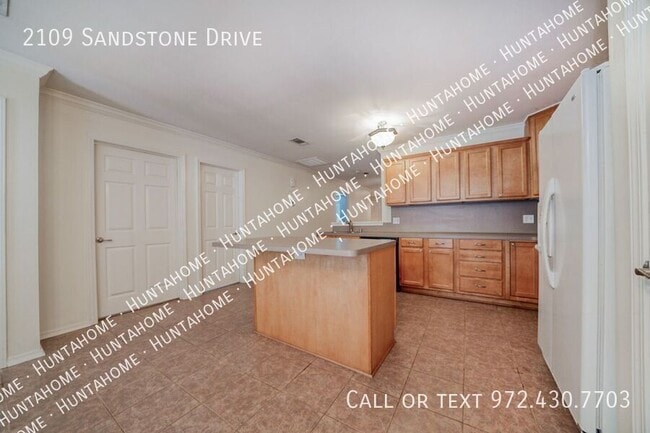 Building Photo - 2109 Sandstone Dr