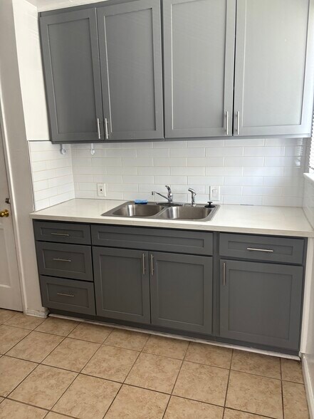 Upstairs Unit - 1934 W 35th St