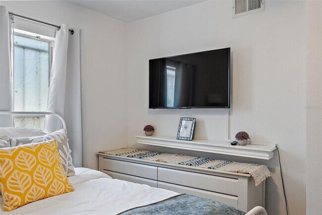 Building Photo - 2810 2nd Ave S