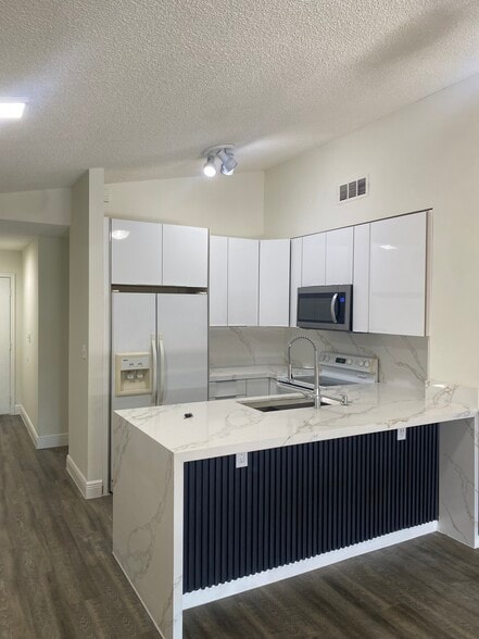 Primary Photo - 1385 SW 135th Pl
