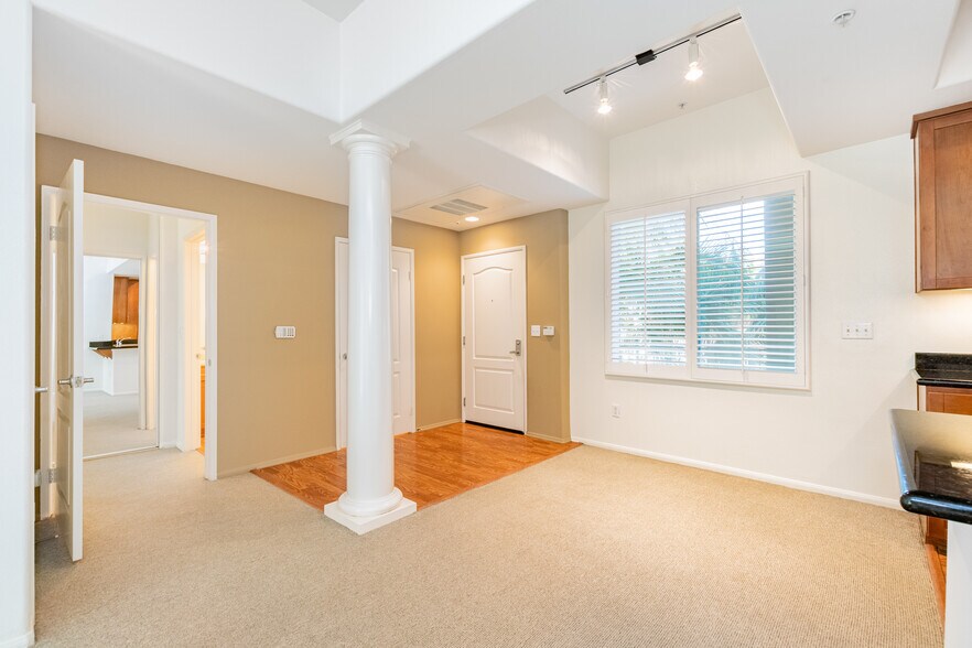 Building Photo - 4060 Glencoe Ave