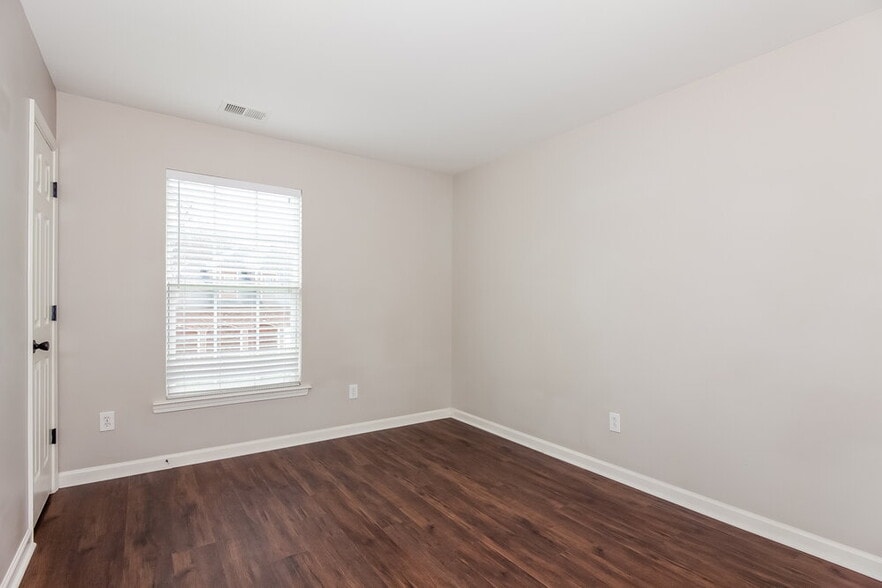 Building Photo - 2728 Wingdale Dr