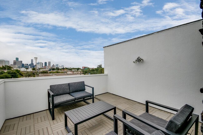 Building Photo - 1615 Wheeler Ave