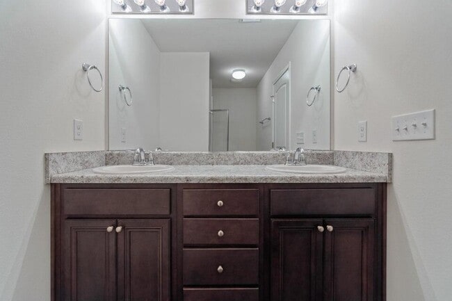 Building Photo - 173 Iron Horse Dr W