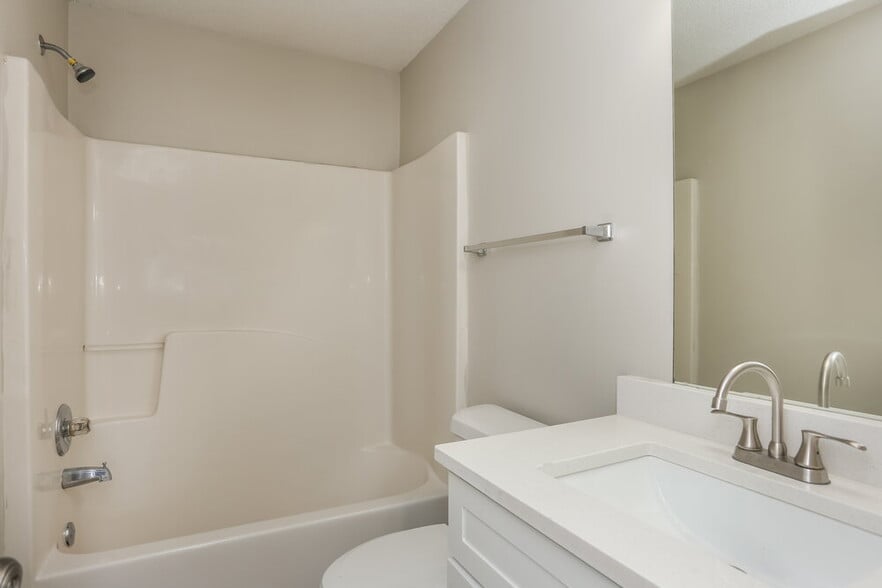 Building Photo - 6016 Birdseye Tr