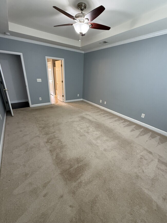 Building Photo - 717 Gazania Ln