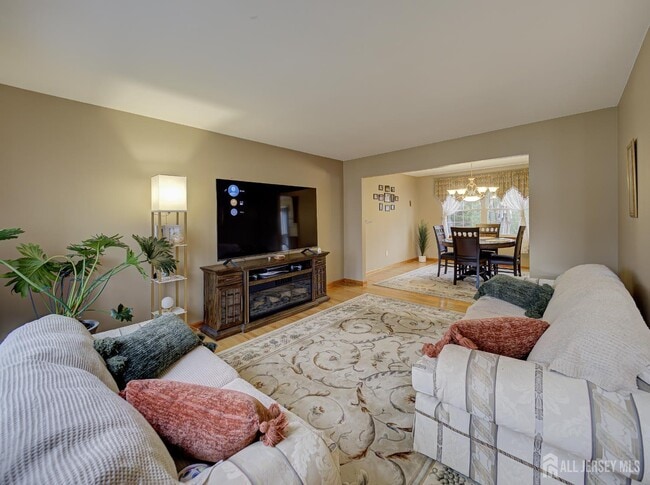 Building Photo - 357 George St