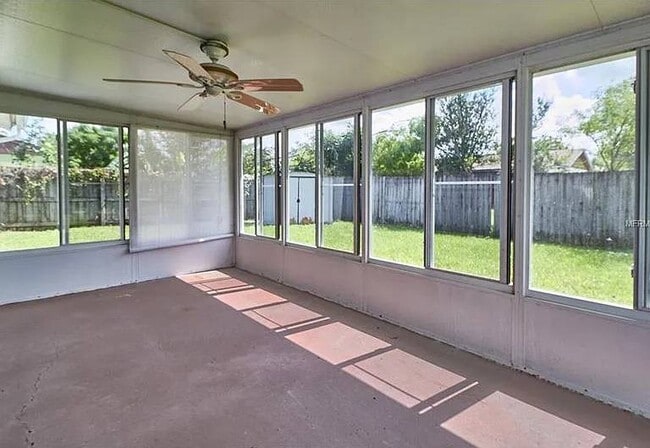 Building Photo - 4933 Hi Vista Cir