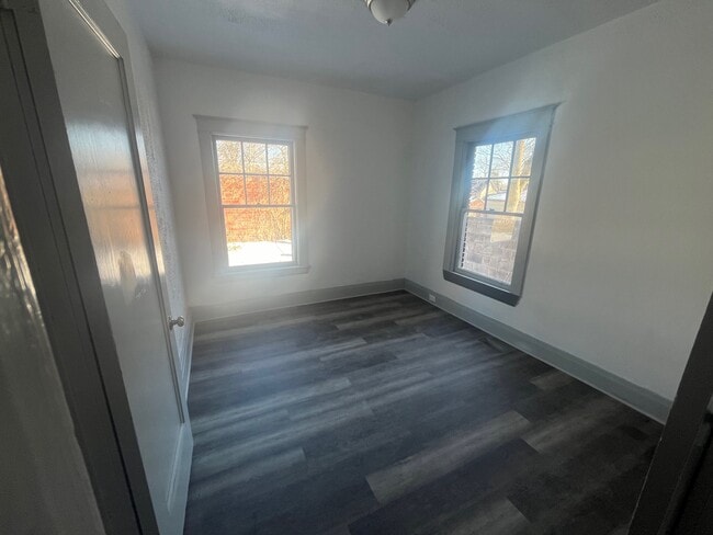 Building Photo - 443 5th St