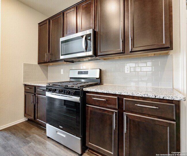 Building Photo - 1609 Ranch House