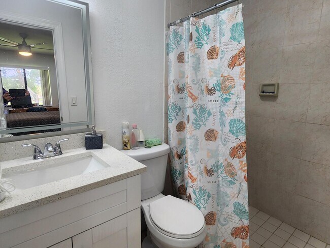 Building Photo - 6013 10th Ave N