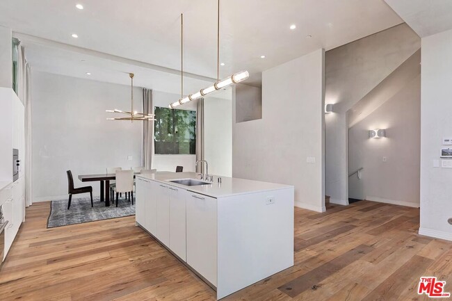 Building Photo - 614 Westmount Dr