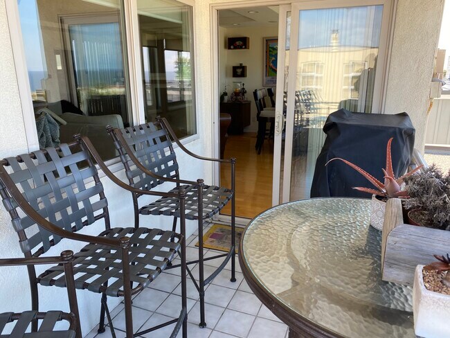 Balcony - 208 36th St