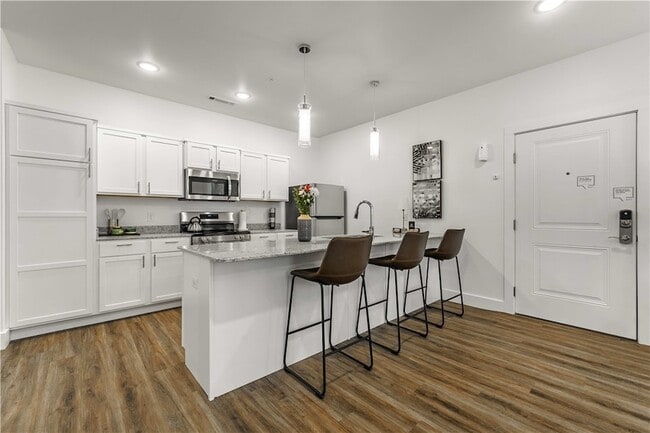 Building Photo - The Benton -  200 Ryan Unit Garland | Crittenden