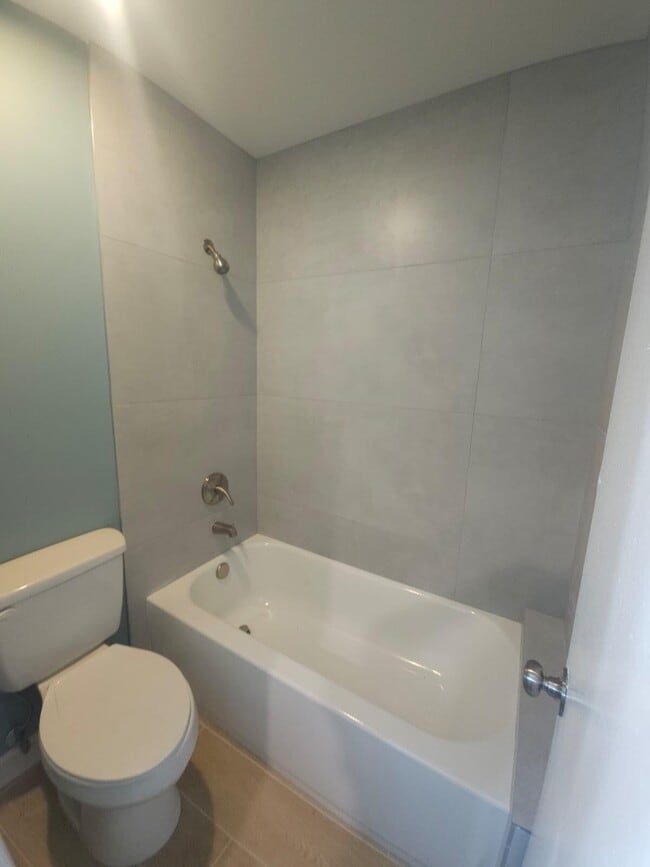 Building Photo - 960 N Franklin Ave