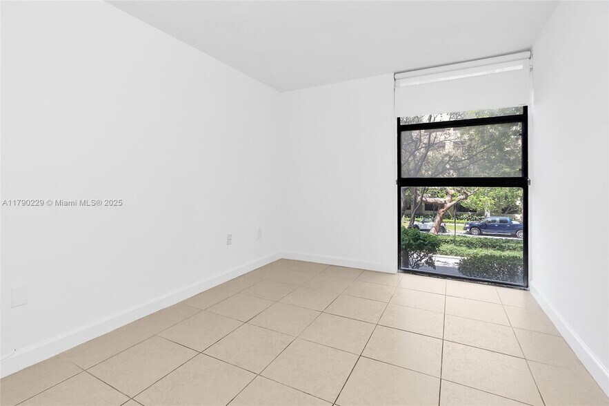 Building Photo - 2501 Brickell Ave