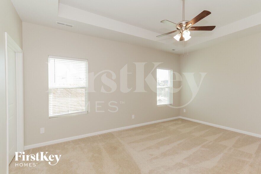 Building Photo - 7798 Creek Park Dr