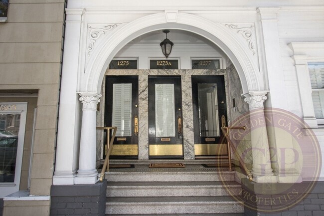 Building Photo - Russian Hill - 3 BR, 1 BA Condo 1,125 Sq. ...