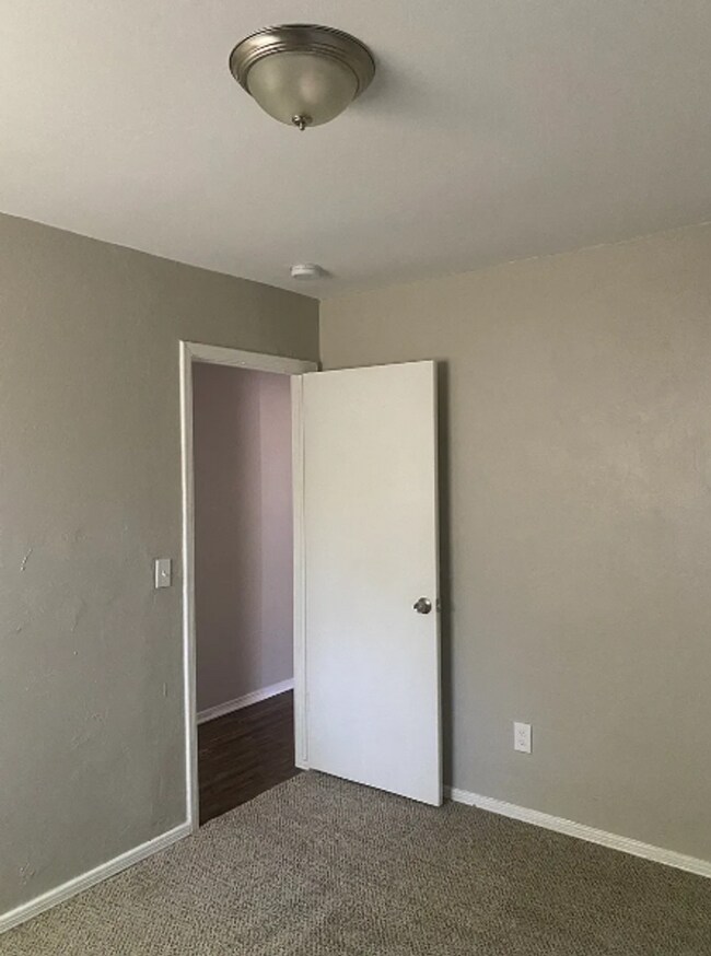 Building Photo - Charming 3-Bed, 2-Bath OKC Home with Fence...