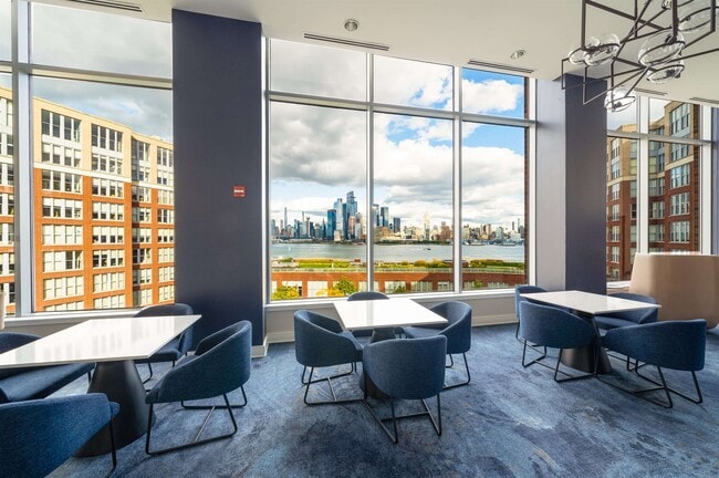 Building Photo - 1100 Maxwell Ln