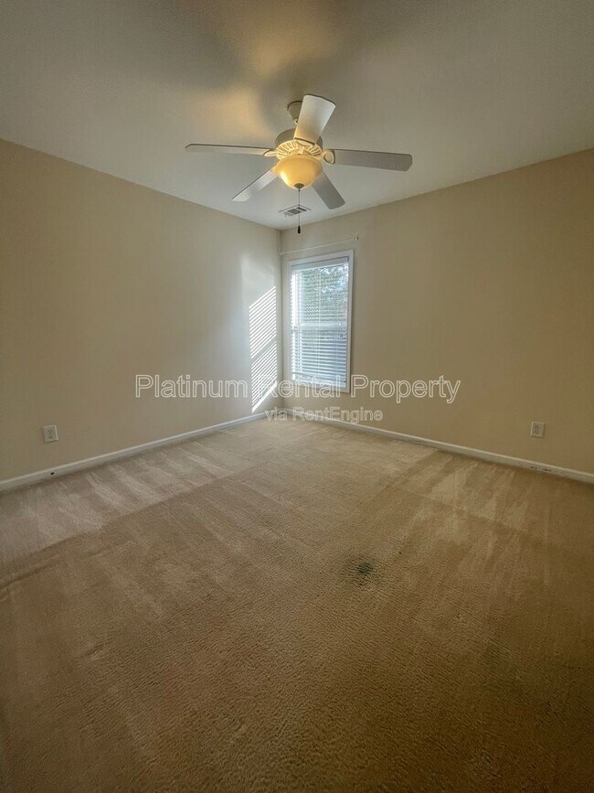 Building Photo - 5545 Weddington Dr