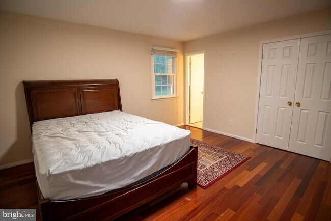 Building Photo - 10038 Chatelaine Cir