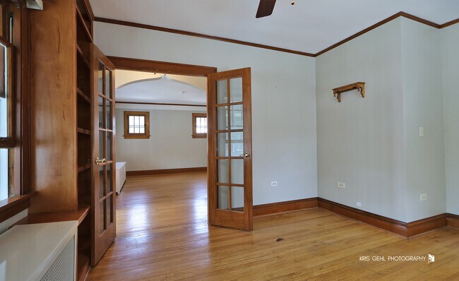 Building Photo - 324 W Slade St