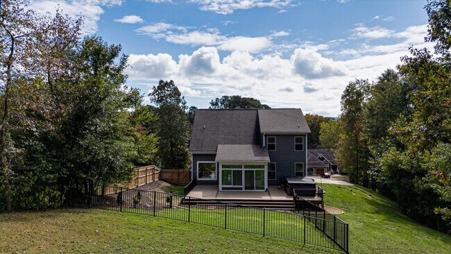 Building Photo - Move-In Ready Luxury in Island Point Estates