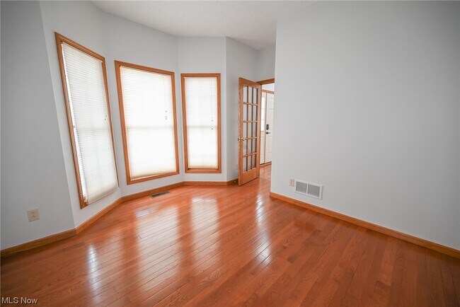 Building Photo - 320 Chadwick Dr