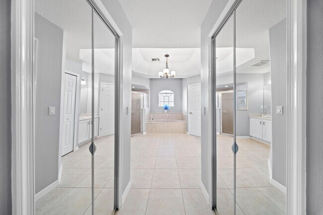 Building Photo - 5918 NW Hann Dr