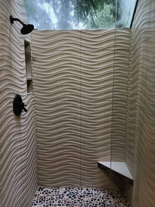 Building Photo - 3 Bedroom 2.5 Bath