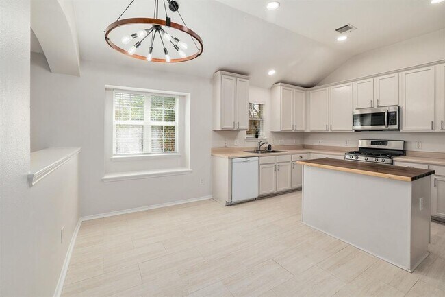 Building Photo - 108 Windmill Cir