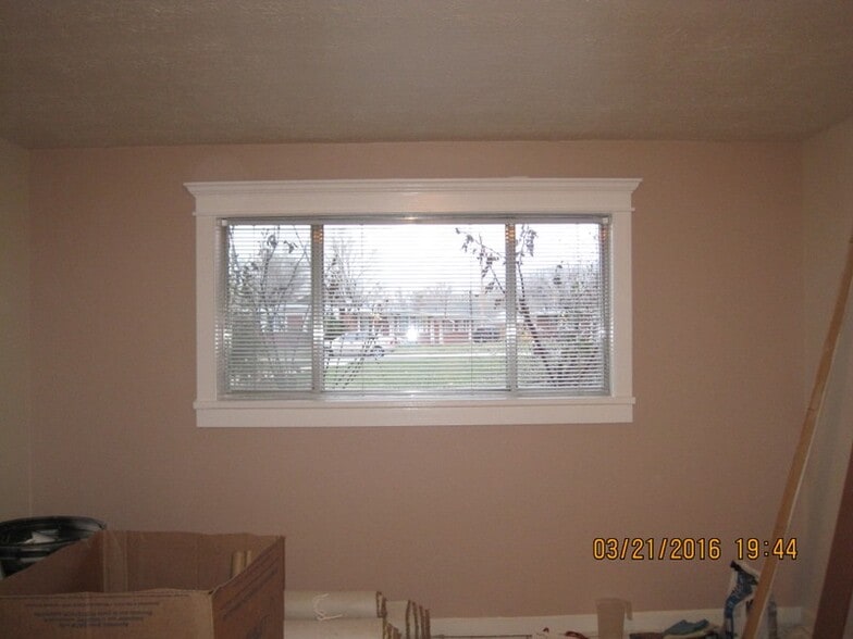 Building Photo - 165 W 200 N