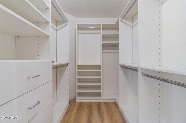 Building Photo - 1414 N Palmsprings Dr