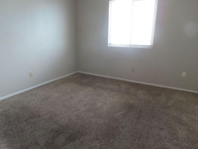 Building Photo - North Mesa 2 Bedroom 2 Bath Condo in Gated Community