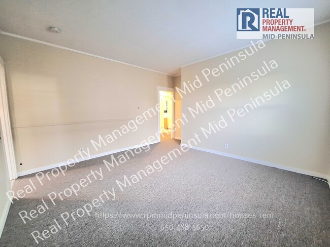 Building Photo - Quiet 1 Bedroom / 1 Bathroom on Top Floor ...
