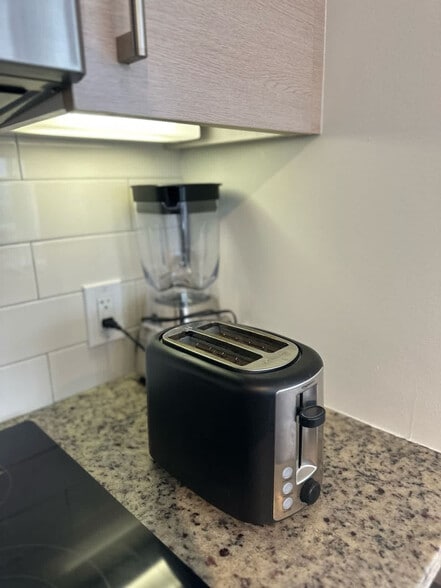 Building Photo - 677-679 Washington Street-SI ID1252103P