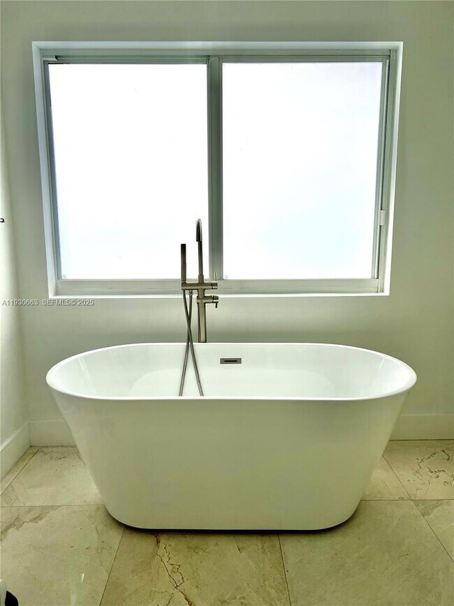 Building Photo - 2536 Flamingo Ln