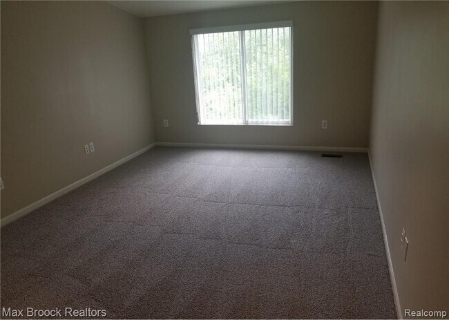 Building Photo - 924 Sandalwood Dr