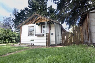 Building Photo - Private 1-Bed Cottage Near Downtown Bozeman with Fenced Yard and Off-Street Parking