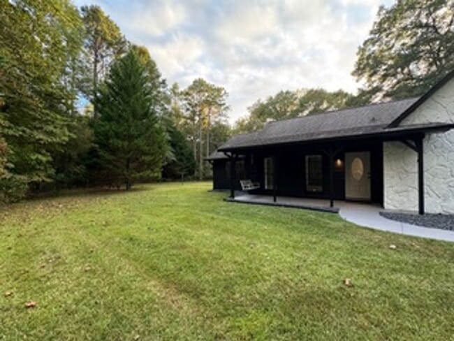 Building Photo - Fully Renovated 4BR Ranch Steps From Serenbe!!! Privacy, Nature & Modern Living