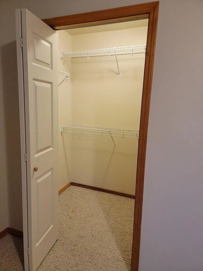 Building Photo - 3 Bedroom 2.5 Bath Townhouse