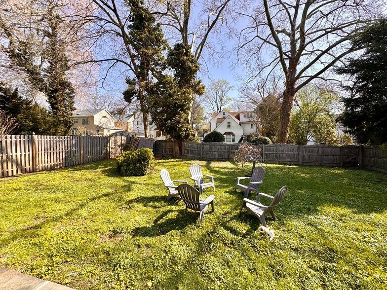 Building Photo - 611 Harvard Rd