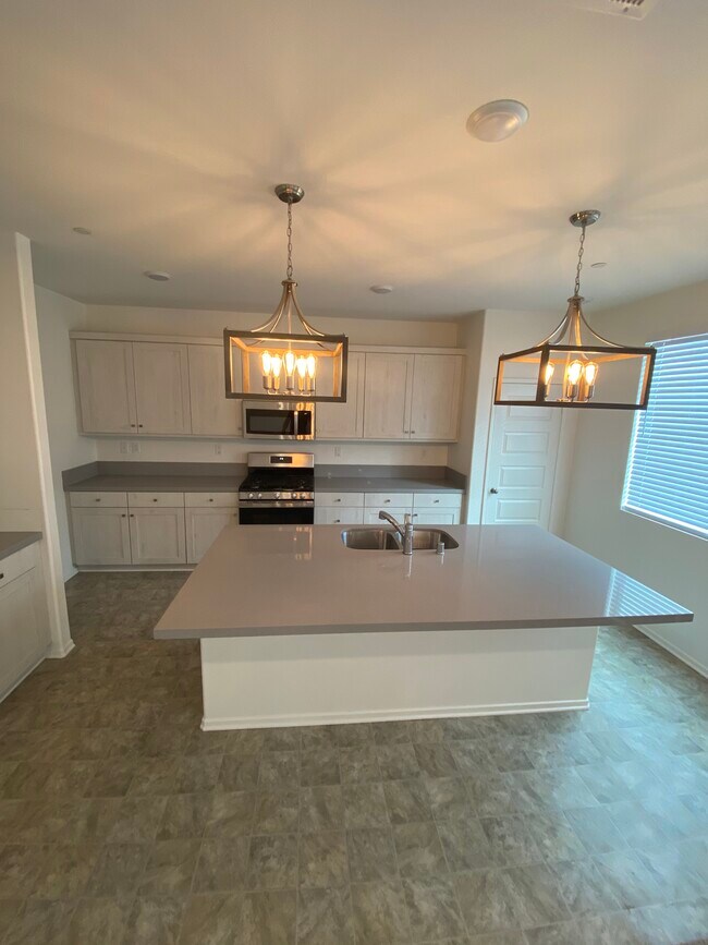 Building Photo - 6032 Mariposa Dr