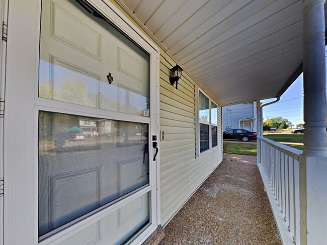 Building Photo - 1012 Patio Dr