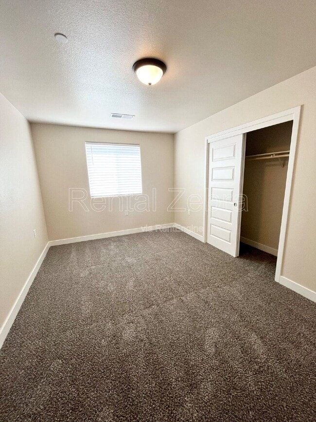 Building Photo - 1353 Carlsbad Dr