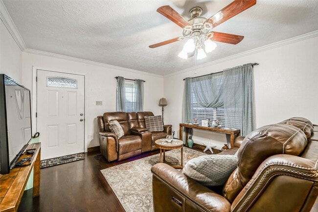 Building Photo - 1320 Avenue L