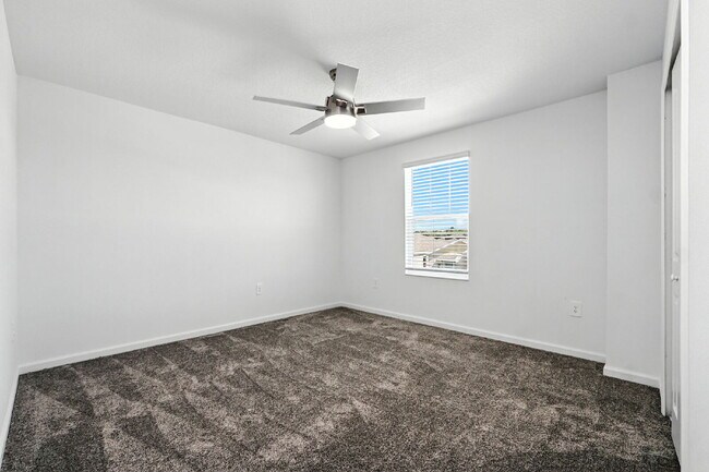 Building Photo - 4 Bed / 2.5 Bath Home – Available Septembe...