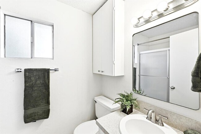 Building Photo - 8204 Exmoor Dr